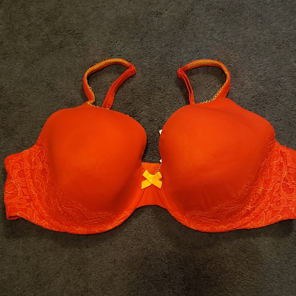 Victoria's Secret Body By Victoria Lined Perfect Coverage Red Lace Bra